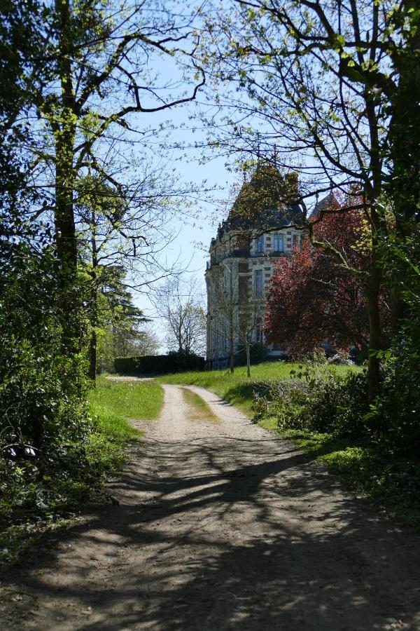 Chateau De La Jumelliere Villa Exterior photo